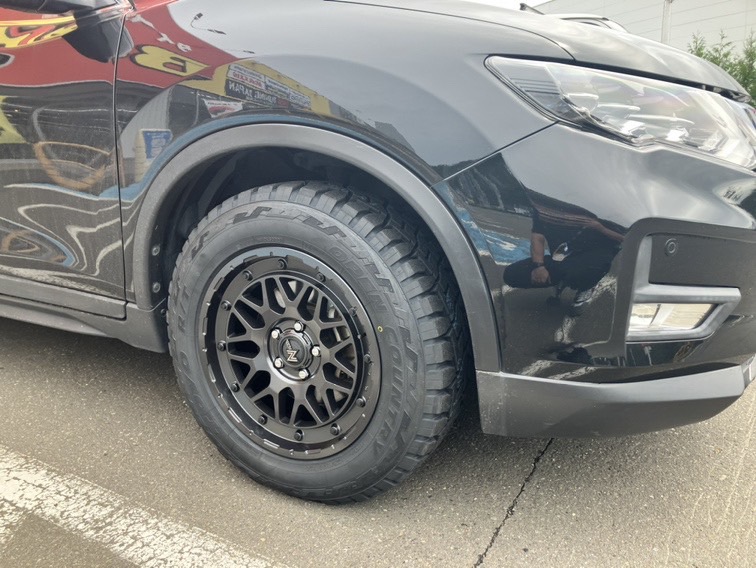 【タイヤワールド館ベスト清田店】本日はエクストレイルT32にマッドタイヤ17インチホイールのご紹介です😏 北海道のタイヤ専門店 札幌・帯広