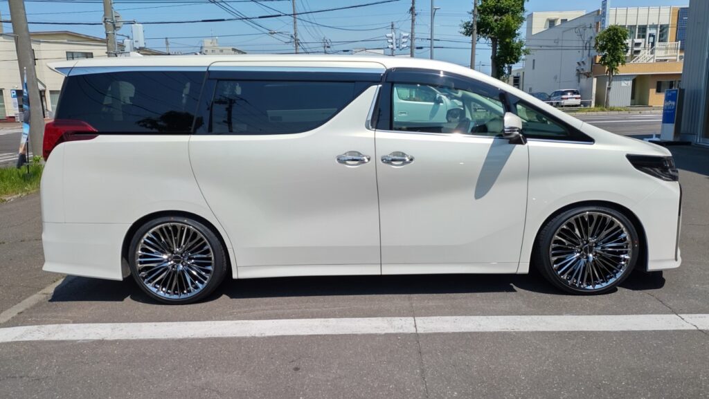 30アルファードにWALD GENUINE LINE21インチを装着