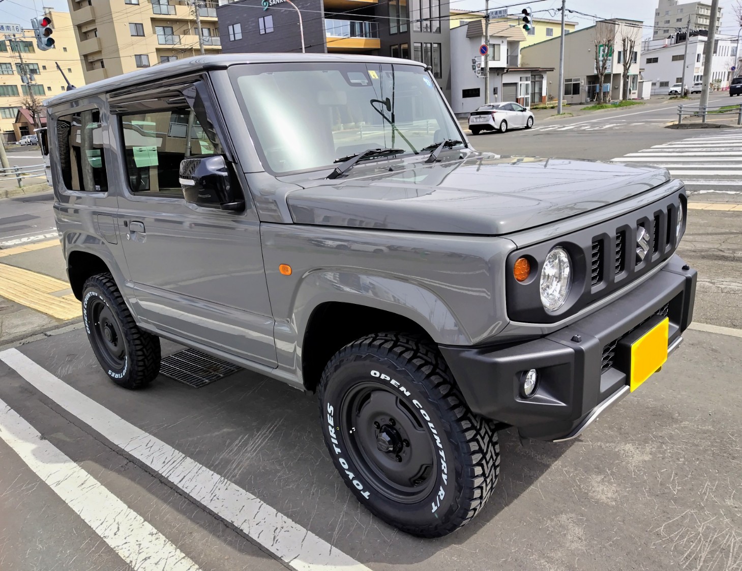 ジムニーにワイルドボアSRとオープンカントリーR／Tのセットを装着