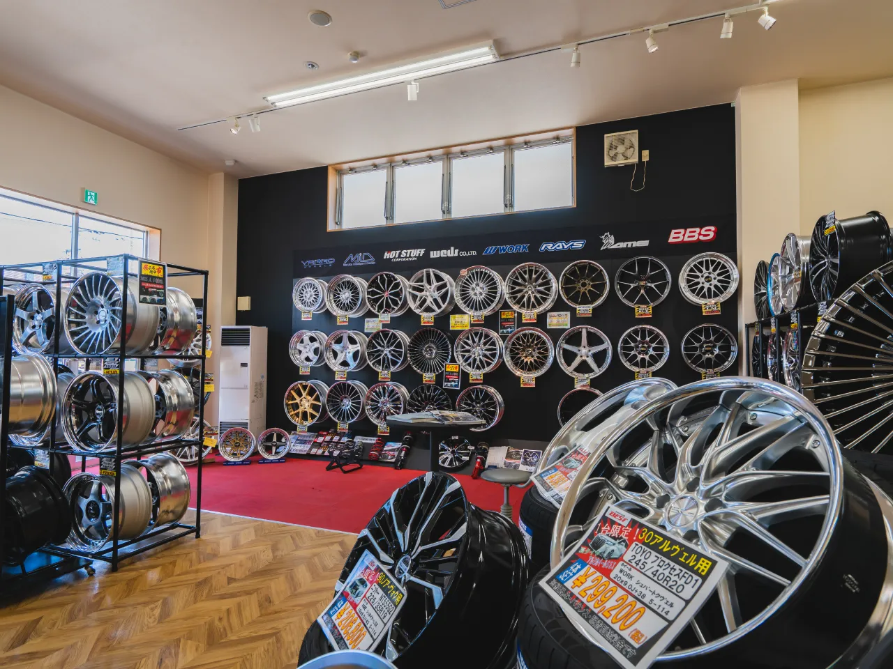 タイヤワールド館BEST帯広店（店内の様子）※ホイールを陳列しているスペース（その2）