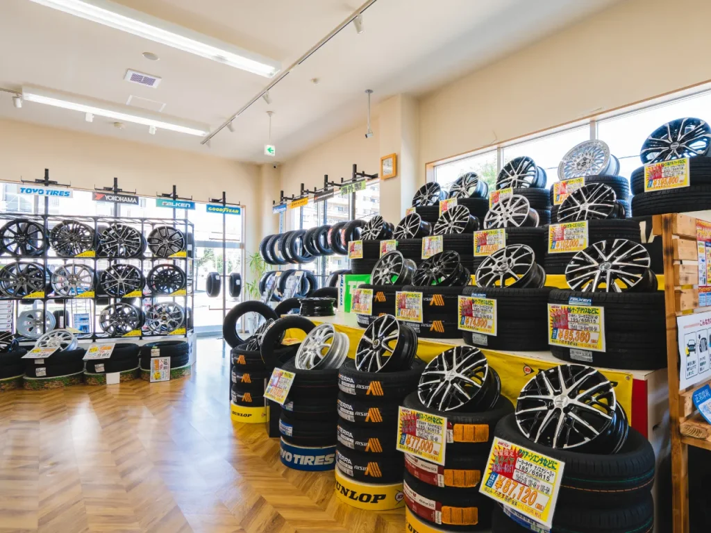 タイヤワールド館BEST帯広店（店内の様子）※タイヤを陳列しているスペース（その3）