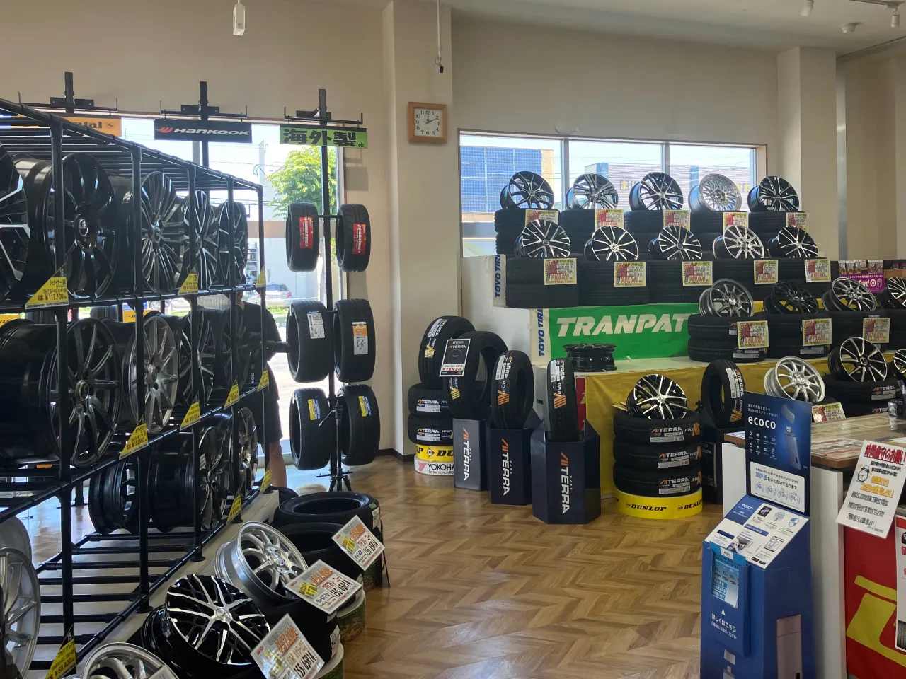タイヤワールド館BEST帯広店（店内の様子）※タイヤを陳列しているスペース（その5）