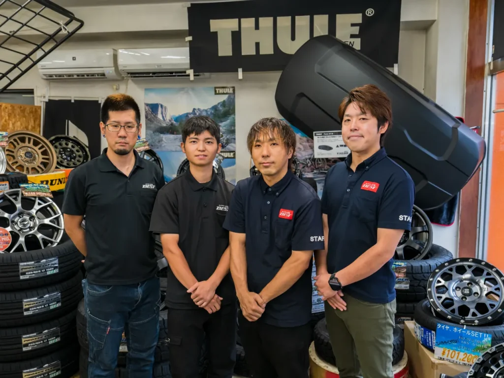 タイヤワールド館BEST苫小牧店スタッフの写真（4名整列）