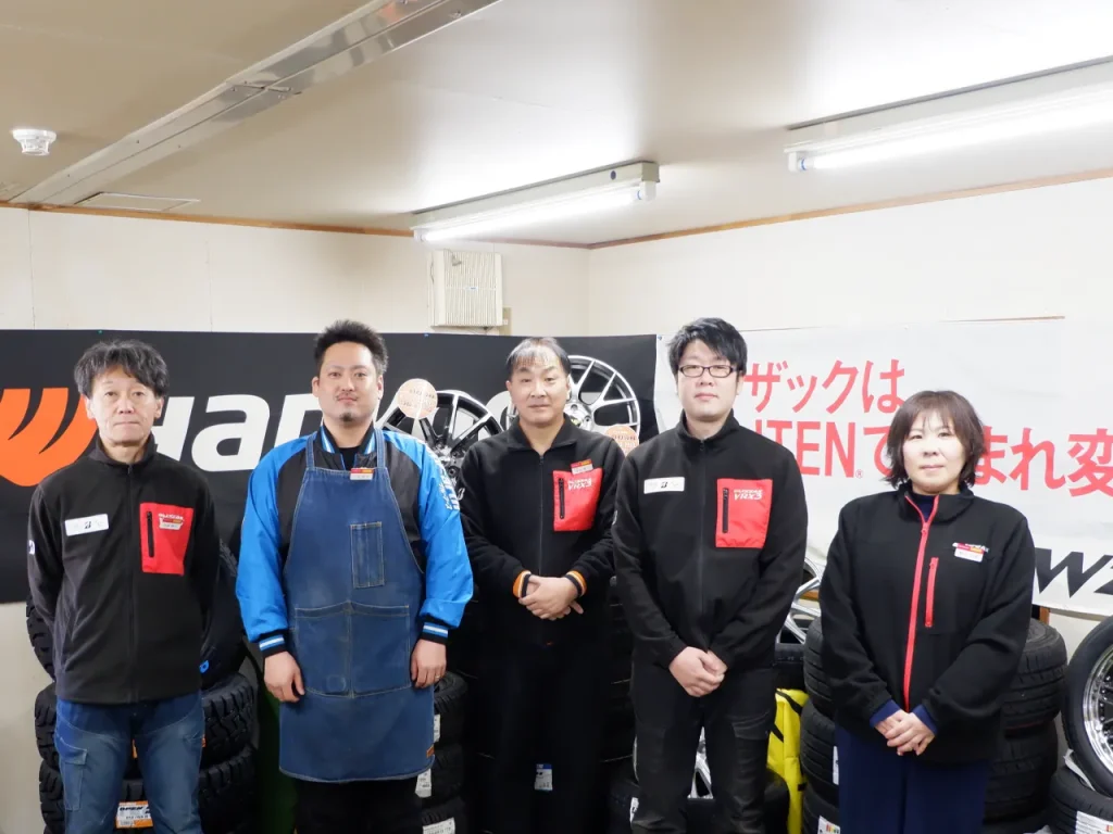 タイヤセンターSANKOスタッフ写真（2026年4月撮影）